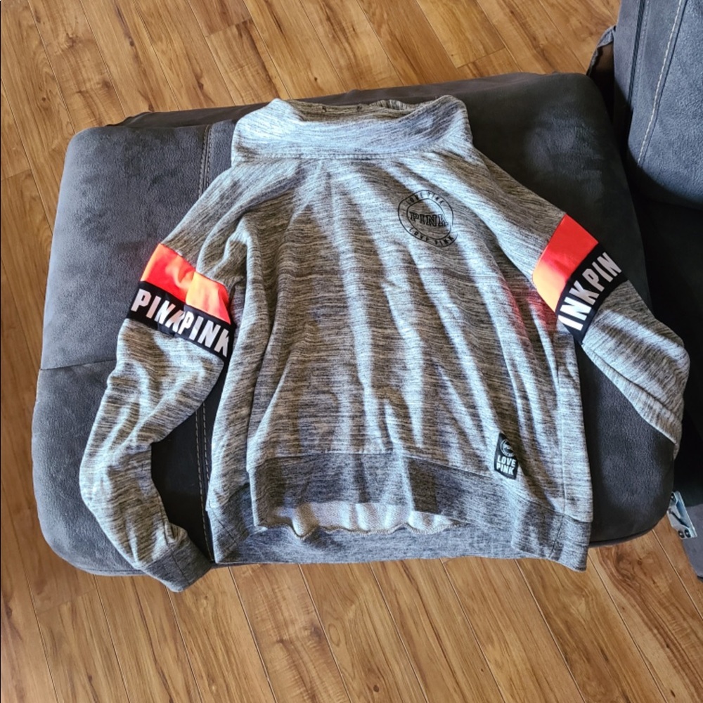 Sweaters - Picture 4 of 4